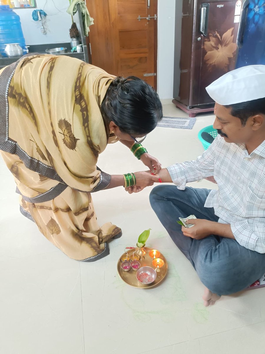 amolasarade's tweet photo. ರಕ್ಷಾ ಬಂಧನ ಹಬ್ಬದ ಶುಭಾಶಯಗಳು 💐💐🌺🌺🎆🎆🎇🎇

#rakshabandhan 

#festival https://t.co/s9WRdksYJG