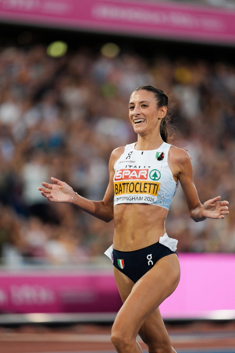 atleticaitalia's tweet photo. ✨ TUTTI TUOI!
Battocletti record italiano anche nei 1500 

Nadia completa la collezione di primati in pista: a Bellinzona corre in 3:57.54, migliorato il 3:58.11 di Sinta Vissa. La fenomenale trentina adesso è primatista di 1500, 3000, 5000 e 10.000

#atleticaitaliana https://t.co/4z1XQIUjN0