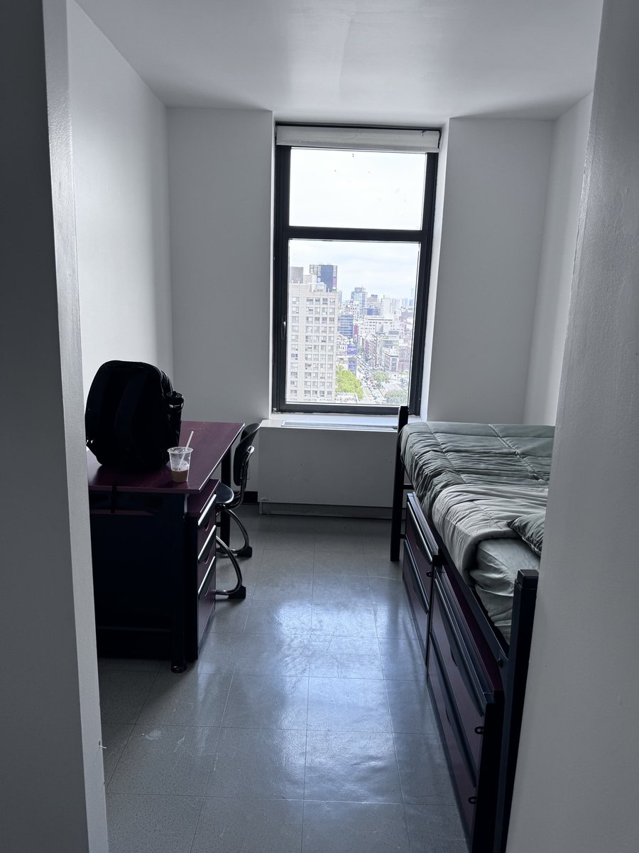 hgitran's tweet photo. AI apocalypse is here the photos for my sublet were ai’d 💀💀 https://t.co/Zpj1WTjUgv