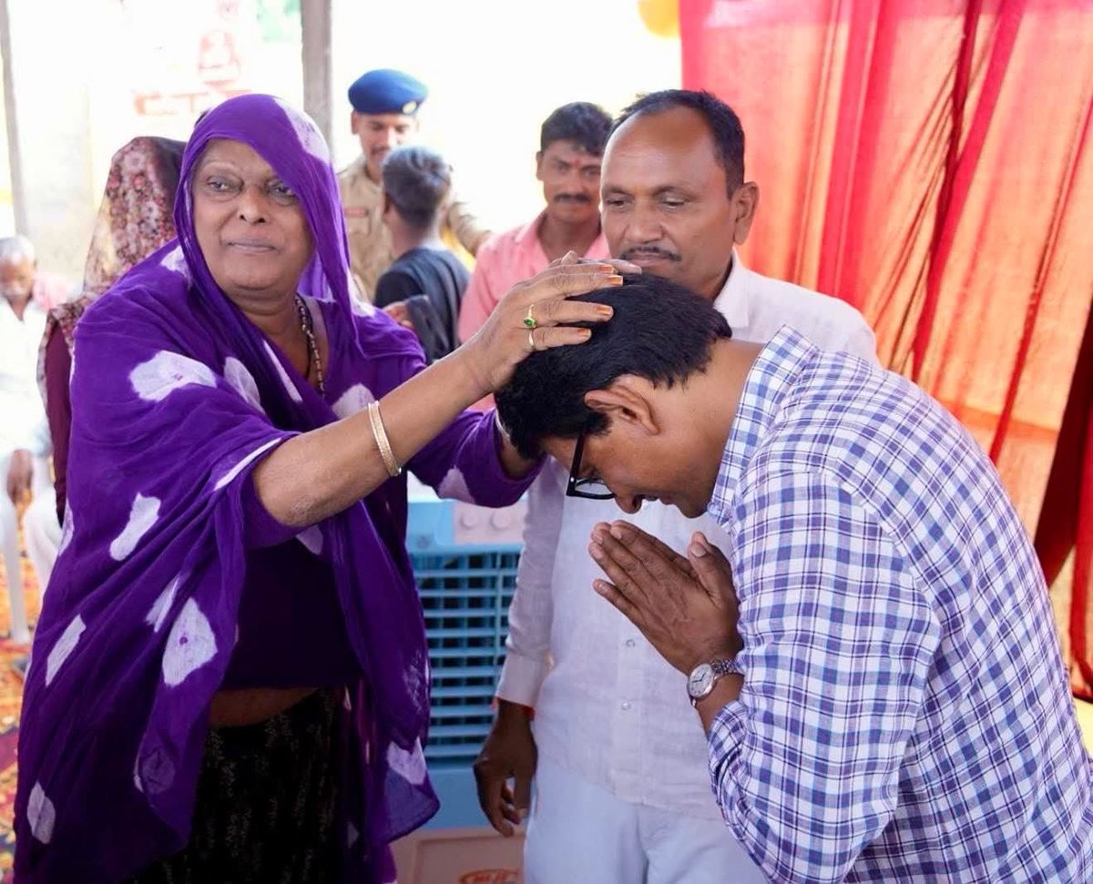_chiragthakor_'s tweet photo. ગુજરાત ક્ષત્રિય ઠાકોર સેના પ્રદેશ પ્રમુખ તથા ગાંધીનગર દક્ષિણ ધારસભ્ય શ્રી @AlpeshThakor_ ની ખેડબ્રહ્મા ખાતે ગુજરાત ક્ષત્રિય ઠાકોર સેનાના હોદ્દેદારો સાથે બેઠક...
#Thakorsena #AlpeshThakor #Khedbrahma #Gkts #GktsGujarat
@GujaratTak @gujratsamachar https://t.co/gvgvlm4Wuw