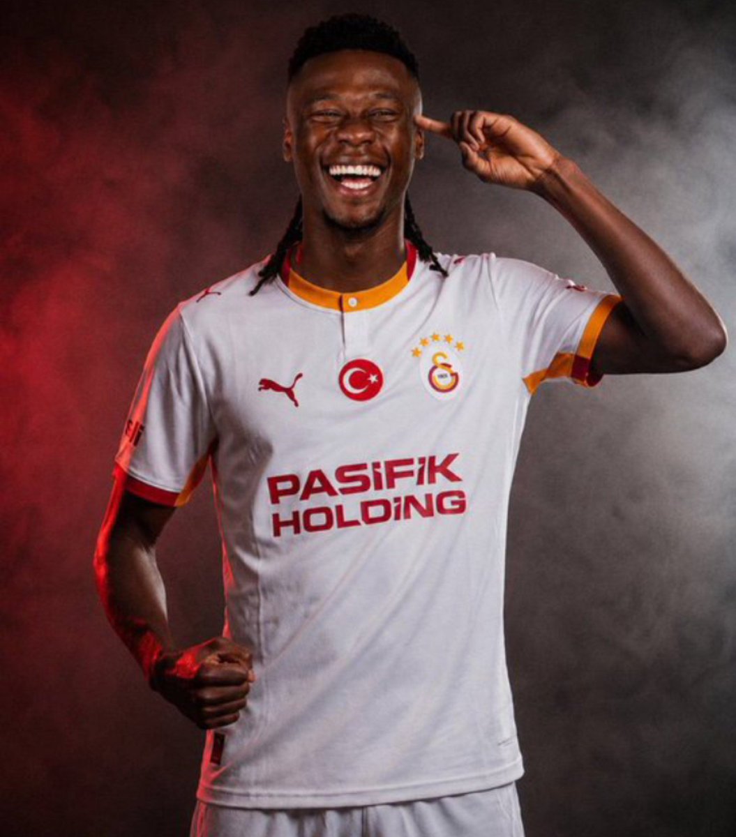 GalaParcali's tweet photo. Orta sahanın Osimhen'i
#CamavingaCimboma https://t.co/iJx1S3KXel