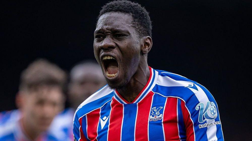 petitba1975's tweet photo. Ismaïla Sarr a annoncé à Crystal Palace son envie de rejoindre Liverpool. L'international sénégalais, également courtisé par Galatasaray, pourrait aller au bras de fer pour rejoindre les reds https://t.co/x475fO9Ya6