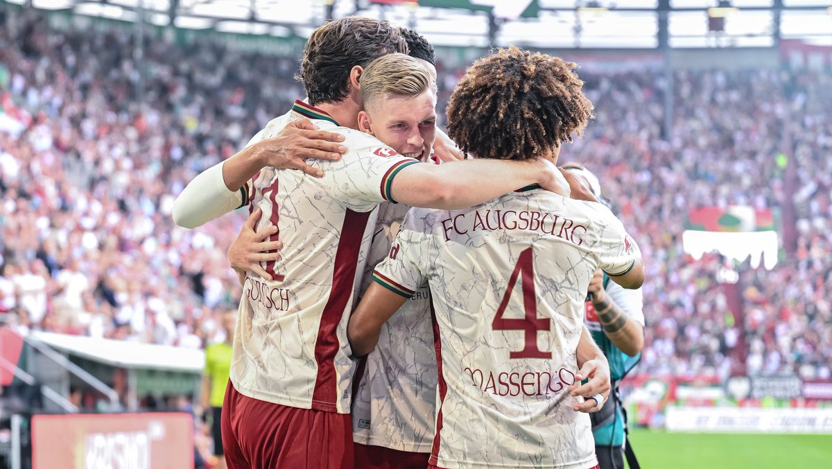 NextFootyStars's tweet photo. 🏟️ POST-MATCH REPORT

Fixture: FC Augsburg vs FC Schalke 04
Comp: Bundesliga | Round: 1
Final Score: FC Augsburg 3 - 0 FC Schalke 04 (FT)
Date: August 30, 2026 | Venue: WWK Arena, Augsburg | Att: 30,662
Referee: Sascha Stegemann (Germany)
Valuation: FC Augsburg (€73.2m) vs FC Schalke 04 (€20.2m) | Delta: €53.0m (FC Augsburg)

📈 STATISTICAL DASHBOARD

FC Augsburg (🔴) vs FC Schalke 04 (🔵)

[TERRITORIAL CONTROL & THREAT]
• Ball Possession: 47% vs 53% 🔵
• Field Tilt (Final 3rd Share): 54% vs 46% 🔴
• Expected Goals (xG): 3.52 vs 1.54 🔴
• xG Split [Open/Set]: (2.96 / 0.56) vs (1.15 / 0.39) 🔴
• Expected Goals on Target (xGOT): 3.49 vs 0.88 🔴
• Big Chances [Created/Missed]: (10 / 9) vs (3 / 3) 🔴
• Total Shots [Total (On Target)]: 24(13) vs 11(5) 🔴
• Shots Location [Inside/Outside Box]: (18 / 6) vs (7 / 4) 🔴
• Touches in Opposition Box: 40 vs 18 🔴
• Attacking Channels [L/C/R]: (41%/29%/30%) vs (33%/28%/39%)

[PROGRESSION & DISTRIBUTION]
• Passing [Acc/Tot]: 317/410 (77%) vs 346/471 (73%) 🔵
• Long Balls [Acc/Att]: 17/50 (34%) vs 23/70 (33%) 🔵
• Crosses [Acc/Att]: 9/22 (41%) vs 2/6 (33%) 🔴
• Dribbles [Won/Att]: 9/15 (60%) vs 2/9 (22%) 🔴

[DUELS & DEFENSIVE RESISTANCE]
• Ground Duels [Won/Tot]: 25/44 (57%) vs 19/44 (43%) 🔴
• Aerial Duels [Won/Tot]: 28/45 (62%) vs 17/45 (38%) 🔴
• Box Resistance [Clearances/Blocks]: (28 / 2) vs (20 / 5) 🔴
• Defensive Interventions [Tackles/Int]: (11 / 9) vs (13 / 5) 🔴
• Micro-Turnovers [Dispossessed/Bad Touches]: (7 / 12) vs (4 / 10) 🔵
• Fouls Committed: 5 vs 6 🔴
• Discipline [YC/RC]: (1 / 0) vs (0 / 1) 🔴

[PROGRESSION TOPOLOGY & PASS NETWORKS]
-> 🔴 Primary Progression Hub: Hennes Behrens (80T | 8 into F3) | Pivot Anchor: Fabian Rieder
-> 🔴 Key Progression Dyads: Chrislain Matsima ➔ Hennes Behrens (11) | Noahkai Banks ➔ Marius Wolf (9) | Fabian Rieder ➔ Anton Kade (8)
-> 🔵 Primary Progression Hub: Timo Becker (88T | 6 into F3) | Pivot Anchor: Soufian El-Faouzi
-> 🔵 Key Progression Dyads: Nikola Katic ➔ Timo Becker (16) | Hasan Kuruçay ➔ Soufian El-Faouzi (12) | Timo Becker ➔ Dejan Ljubicic (11)

[PERIOD SPLITS]
-> 1H: Score: 1-0 | xG: 1.44 vs 1.27 (OP: 1.44 vs 0.88) | Poss: 42% vs 58%
-> 2H: Score: 2-0 | xG: 2.08 vs 0.27 (OP: 1.51 vs 0.27) | Poss: 52% vs 48%

👤 PLAYER PERFORMANCE & IMPACT

PLAYER OF THE MATCH
-> Anton Kade (FC Augsburg) - 8.8/10 🌟 | RAM | 90m
   Stat: 1 Goal | 1 Assist | 6 Shots (4 SOT) | 2 Chances Created (1 BCC) | 11 Touches in Opp Box | 2/3 Dribbles | 0.90 xG | 1.51 xA
   Impact: Delivered a match-winning offensive display by orchestrating transitions through the inside-left and central corridors. Created the opening goal with an unselfish six-yard box assist, repeatedly penetrated the penalty area, and scored the decisive second goal with a clinical long-range drive.

🔴 FC AUGSBURG — PERFORMANCE PROFILE

Top 3 Performers (Excl. POTM):

-> Fabian Rieder (#32, CM) - 8.4/10 🔥 | 83m
   Stat: 1 Assist | 29/33 Passes (88%) | 2 Chances Created (1 BCC) | 2 Tackles | 5/8 Duels Won
   Impact: Controlled the tempo of transition play from the double pivot, breaking lines with precise vertical passes and claiming the assist for the second goal following high pressure.

-> Marius Wolf (#27, RWB) - 8.4/10 🔥 | 89m
   Stat: 7 Chances Created (6 BCC) | 3/3 Crosses | 2 Shots | 4/4 Duels Won | 2 Tackles
   Impact: Generated overwhelming creative volume down the right flank, consistently finding open receivers in the penalty box and producing six high-value crossing deliveries.

-> Finn Dahmen (#1, GK) - 8.4/10 🔥 | 90m
   Stat: 4 Saves (3 Inside Box) | 0.88 Goals Prevented | 1 Punch | 2 Sweeper Clearances | 14 Recoveries
   Impact: Preserved the early clean sheet with sharp reaction stops, including a crucial sixth-minute save against Schallenberg to deny an immediate equalizer.

Structural Bottlenecks:
-> Structural Bottlenecks: None — Flawless systemic execution across all units.

🔵 FC SCHALKE 04 — PERFORMANCE PROFILE

Top 3 Performers (Excl. POTM):

-> Loris Karius (#1, GK) - 7.4/10 🟢 | 90m
   Stat: 10 Saves (5 Diving, 7 Inside Box) | 0.49 Goals Prevented | 16 Recoveries | 57 Touches
   Impact: Prevented a heavier defeat by producing ten stops against twenty-four total shots, single-handedly keeping the contest within reach before late defensive collapses.

-> Nikola Katic (#25, CB) - 7.1/10 🟢 | 76m
   Stat: 11 Defensive Actions | 7 Clearances (4 Headed) | 3 Tackles | 57/66 Passes (86%) | 8/15 Duels Won
   Impact: Acted as the sole resilient pillar in the central backline during open play, winning five aerial duels and making critical box clearances before tactical substitution.

-> Soufian El-Faouzi (#23, CM) - 6.8/10 🟡 | 90m
   Stat: 6 Defensive Actions | 3 Tackles | 3 Interceptions | 2 Chances Created (1 BCC) | 29/42 Passes
   Impact: Provided combative ball recovery in the central third, maintaining structural balance until the midfield unit was compromised by the red card.

Structural Bottlenecks:

-> Maximilian Wöber (#39, CB) - 4.6/10 ⚠️ | 28m | Defect: Committed a critical defensive error leading directly to Kade's goal at 78', lost all 4 contested duels
   Impact: Introduced at 62' to stabilize a ten-man backline but completely destabilized defensive cohesion, losing spatial orientation and gifting possession in dangerous zones.

-> Ron Schallenberg (#6, CM) - 5.3/10 ⚠️ | 62m | Defect: Received a straight red card for serious foul play at 62', missed a six-yard big chance header at 6'
   Impact: Left his side shorthanded for the final half-hour with a reckless challenge in midfield, directly shifting territorial momentum entirely to Augsburg.

-> Chukwubuike Adamu (#20, RAM) - 6.0/10 🔻 | 62m | Defect: Missed 2 big chances (4', 15'), failed to register a single shot on target from 2 attempts
   Impact: Wasted two high-leverage transition opportunities in the first half with poor finishing technique, preventing Schalke from establishing early control.

⏱️ KEY TURNING POINTS

Critical Match Turning Points:

-> Min 6: 🛑 Goal-Line Clearance & Double Save - Chrislain Matsima & Finn Dahmen (FC Augsburg)
   Spatial & Game-State Dynamics: Score: 0-0 | Momentum: -95 Flow | Distance ~4.1m | xG: 0.37 | xGOT: 0.00. Sylla evaded Dahmen on a rapid counter and struck toward goal, but Matsima executed an emergency goal-line clearance. From the resulting corner, Dahmen produced a reflex dive to deny Schallenberg's point-blank header.

-> Min 18: ⚽ Goal - Michael Gregoritsch (FC Augsburg)
   Spatial & Game-State Dynamics: Score: 0-0 | Momentum: +100 Flow | Distance ~3.0m | xG: 0.92 | xGOT: 0.99. Kade beat Timo Becker down the left byline and cut a precise low ball across the six-yard box, allowing Gregoritsch to redirect a left-footed volley into the bottom-center.

-> Min 62: 🟥 Red Card - Ron Schallenberg (FC Schalke 04)
   Spatial & Game-State Dynamics: Score: 1-0 | Momentum: +14 Flow. Schallenberg was dismissed for a dangerous studs-up challenge on Gregoritsch in the midfield third, forcing Schalke to reorganize into a depleted structure.

-> Min 79: ⚽ Goal - Anton Kade (FC Augsburg)
   Spatial & Game-State Dynamics: Score: 1-0 | Momentum: +98 Flow | Distance ~21.0m | xG: 0.10 | xGOT: 0.61. Wöber coughed up possession under pressure from Rieder, who quickly fed Kade in the central corridor to drive forward and dispatch a right-footed shot inside the left upright.

-> Min 90+2: ⚽ Goal - Rodrigo Ribeiro (FC Augsburg)
   Spatial & Game-State Dynamics: Score: 2-0 | Momentum: +20 Flow | Distance ~13.0m | xG: 0.05 | xGOT: 0.19. Substitute Seol Young-Woo advanced into the right half-space and pulled back an accurate cross for Ribeiro to steer a first-time right-footed finish into the bottom-right corner.

📐 TACTICAL BREAKDOWN & MATCH DYNAMICS

Managerial Battle & Geometric Shapes:
🔴 Manuel Baum: 3-4-2-1 | IP: 3-2-4-1 | OOP: 5-4-1
🔵 Miron Muslic: 3-4-2-1 | IP: 3-1-4-2 | OOP: 5-2-3

• 🧱 Pillar 1: First-Phase Build-Up vs Pressing Confrontation
-> 🔴 FC Augsburg In-Possession Build-Up Structure: Manuel Baum deployed a structured 3-2 progression base where central defenders Noahkai Banks, Chrislain Matsima, and Calvin Brackelmann circulated through Fabian Rieder and Han-Noah Massengo. Primary progression targeted the left flank via Chrislain Matsima ➔ Hennes Behrens (11 passes), allowing Behrens to advance into high crossing positions while Brackelmann tucked in for structural coverage.
-> 🔵 FC Schalke 04 Out-of-Possession Pressing Geometry: Miron Muslic set a mid-to-high defensive block led by Moussa Sylla, Chukwubuike Adamu, and Adil Aouchiche, attempting to block central passing lanes into Rieder. When Augsburg broke the first wave, Schalke dropped into a compact 5-2-3 with wing-backs Dejan Ljubicic and Vitalie Becker tracking the touchline runners.
-> 🔵 FC Schalke 04 In-Possession Build-Up Structure: Schalke utilized a 3-1 shape during early circulation, relying on Nikola Katic ➔ Timo Becker (16 passes) and Hasan Kuruçay ➔ Soufian El-Faouzi (12 passes) to release Ljubicic along the right flank. Direct vertical distribution was heavily favored, with Loris Karius attempting 24 long balls toward Sylla and Adamu.
-> 🔴 FC Augsburg Out-of-Possession Pressing Geometry: Augsburg maintained a disciplined 5-4-1 mid-block, triggering aggressive pressing traps as soon as passes entered the half-spaces occupied by Fellhauer and Kade. Gregoritsch led the central screen, cutting off return passes to Katic and forcing Schalke into contested aerial channels.

• 🎯 Pillar 2: Territorial Warfare, Overload Channels & Box Dynamics
-> 🔴 FC Augsburg Final-Third Overloads & Box Infiltration: In the attacking phase, Augsburg shifted into a 3-2-4-1 with Marius Wolf providing extreme width on the right while Anton Kade and Robin Fellhauer occupied the half-spaces behind Gregoritsch. The connection between Fabian Rieder ➔ Anton Kade (8 passes) unlocked the central block, complemented by Wolf delivering seven key passes into the penalty area to generate ten big chances.
-> 🔵 FC Schalke 04 Low-Block Compression & Penalty Box Resistance: Schalke defended their penalty box through deep central compression, where Katic and Timo Becker accumulated 11 clearances and 5 blocked shots. Loris Karius produced seven saves inside the penalty area to deny high-xG efforts from Kade and Fellhauer.
-> 🔵 FC Schalke 04 Final-Third Overloads & Box Infiltration: Schalke targeted the right half-space through Timo Becker ➔ Dejan Ljubicic (11 passes), combining with Aouchiche to create cutback opportunities for Sylla. Their entries produced three big chances in the first half but faltered due to rushed execution.
-> 🔴 FC Augsburg Low-Block Compression & Penalty Box Resistance: Augsburg protected the central zone with commanding aerial dominance, winning 28 aerial duels (62% success). Matsima's critical goal-line block and Dahmen's four saves inside the box neutralized Schalke's high-probability moments.

• ⚡ Pillar 3: Transition Mechanics, Rest-Defense & In-Game Mutations
-> Dynamic Breakaways & Rest-Defense Organization: Augsburg maintained exceptional rest-defense stability via Banks, Matsima, and Brackelmann, backed by Massengo's screening. When Schalke turned the ball over, Augsburg exploited transition corridors immediately through Kade's direct vertical carries and Wolf's wide runs.
-> In-Game Structural Mutations & Substitution Impact: The game state fractured completely at 62' with Schallenberg's red card. Muslic switched to a 4-4-1 by introducing Wöber, Gosens, and Dina Ebimbe, but Wöber's defensive errors at 76' and 78' unraveled their structure. Baum capitalized by introducing Mert Kömür, Yannik Keitel, Rodrigo Ribeiro, and Seol Young-Woo, resulting in two late goals from quick transitions.

• 🚩 Dead-Ball Routines & Game-State Anomalies
-> Offensive Set-Piece Mechanics: Augsburg earned 11 corner kicks, employing inswinging deliveries from Rieder and Massengo toward the near and back posts for Brackelmann and Banks, generating 0.56 set-play xG.
-> Defensive Organization: Augsburg successfully defended all three Schalke corners, with Dahmen punching clear and Matsima winning first contact to initiate immediate counter-attacks.

• ⚖️ Systemic Tactical Verdict

-> Territorial & Positional Control: Augsburg effectively managed territorial flow despite having slightly less possession (47%), dictating the location of duels and outperforming Schalke in opposition-box touches (40 to 18). Schalke's circulation remained sterile and predictable, failing to generate sustained positional pressure once reduced to ten men.

-> Quality of Threat & Variance: The 3.52 to 1.54 xG disparity reflected Augsburg's complete superiority in creating high-leverage opportunities, generating ten big chances compared to Schalke's three. Augsburg converted their superiority into a 3.49 xGOT output, overcoming Karius's ten saves through relentless transition volume.

-> Strategic Adaptation Takeaway: Manuel Baum's transition-oriented setup exposed Schalke's wide-channel vulnerabilities and punished managerial substitutions after the expulsion. Miron Muslic's defensive reorganizations proved counterproductive, as defensive breakdowns from substitute personnel accelerated Schalke's collapse.

⚖️ FINAL VERDICT

Intensity Score: 8.5/10 | Tactical Quality: 8.0/10
Classification: Asymmetric Transition Dominance and Structural Exploitation

Summary: FC Augsburg delivered an authoritative tactical display, combining defensive resilience with devastating transition efficiency to dismantle a disorganized and ten-man FC Schalke 04.

#Bundesliga #FCAFC04 #FCAugsburg #Schalke04
