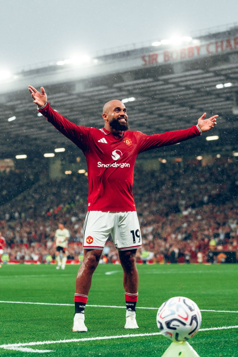 ManUtd's tweet photo. Are you not entertained? 🍿 https://t.co/7Uiml2Ex5J