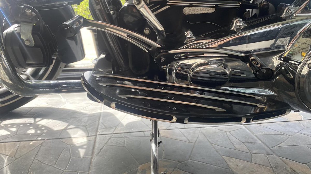 Rhapraado's tweet photo. 🔥2021 Harley-Davidson Street Glide

Original condition, well maintained, low mileage—only 19, xxx km. Registration and transfer documents ready. Accessories
- 14” handlebars
- Front and rear crash bars
- Yellow spotlights
- Vance &amp; Hines exhaust
- https://t.co/qUkfxnvjGc