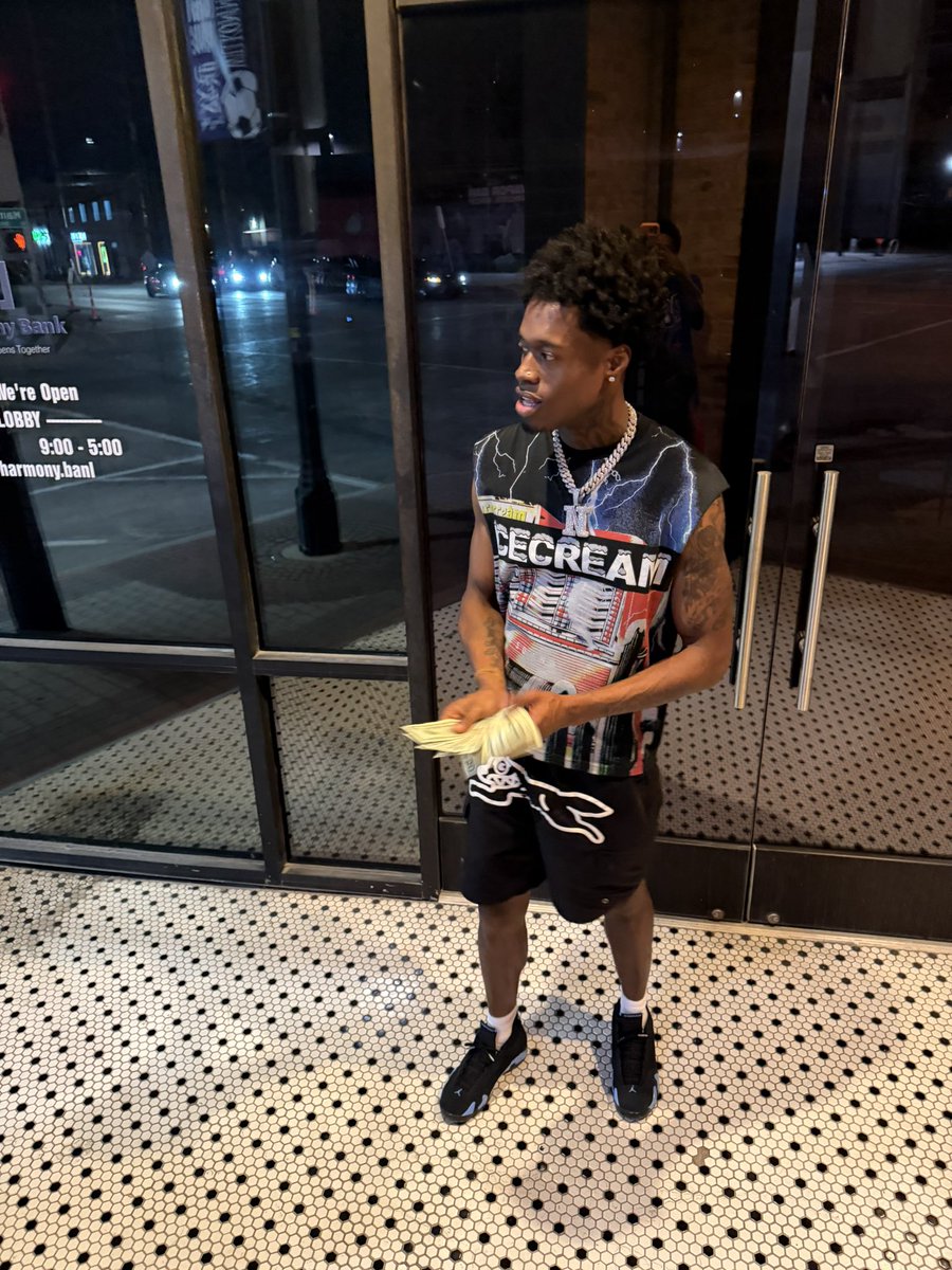 NewbornYungsta's tweet photo. Keep it real I’m worth a ticket 🎫
Ionk why I’m in da trenches 👣🩸..

#VirgoSzn #BdayWeekend https://t.co/GDqAEHANUb