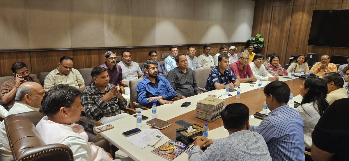 devender1962's tweet photo. आज श्री केशव रामलीला कमेटी NSP पीतमपुरा की रामलीला 2026 की तैयारियो को लेकर वर्किंग कमेटी की बैठक  मॉडल टाउन मे हुई जिसमे सभी रामभक्तो ने हिस्सा लिया. https://t.co/gB4kv7V7v4