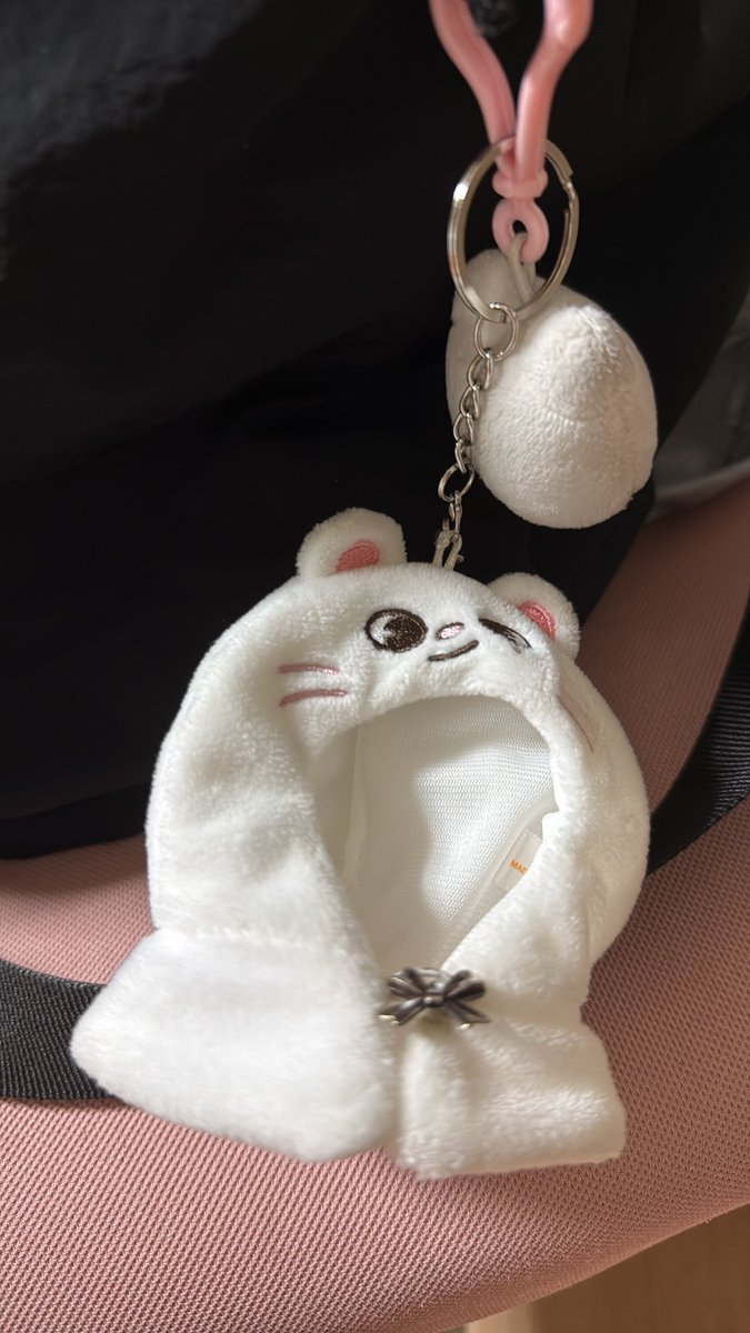 bboqbd's tweet photo. 진짜제발… 내 지니렛어디감
나 보자마자 절망햇어………….

2번째 사진 속 애기찾습니다…
동대구에서 서울로 올라오다가 사라진거같아요..
작년 팬미에서부터 키우던앤데🥲🥲

인형 분실 실종 주인 고속터미널 동대구 서울경부 5호선 9호선 여의도 아이돌 스키즈 스트레이키즈 스키주 skz straykids skzoo jiniret idol