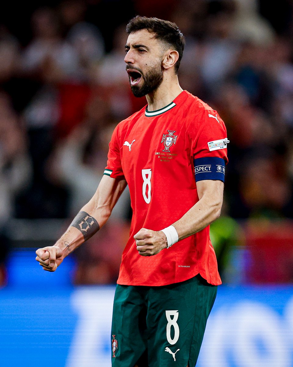 selecaoportugal's tweet photo. De se tirar o chapéu 🎩
Primeiro 𝙃𝙖𝙩-𝙩𝙧𝙞𝙘𝙠 da época na @premierleague: 𝗕𝗿𝘂𝗻𝗼 𝗙𝗲𝗿𝗻𝗮𝗻𝗱𝗲𝘀 😮‍💨 https://t.co/Y1nbAwnFnC
