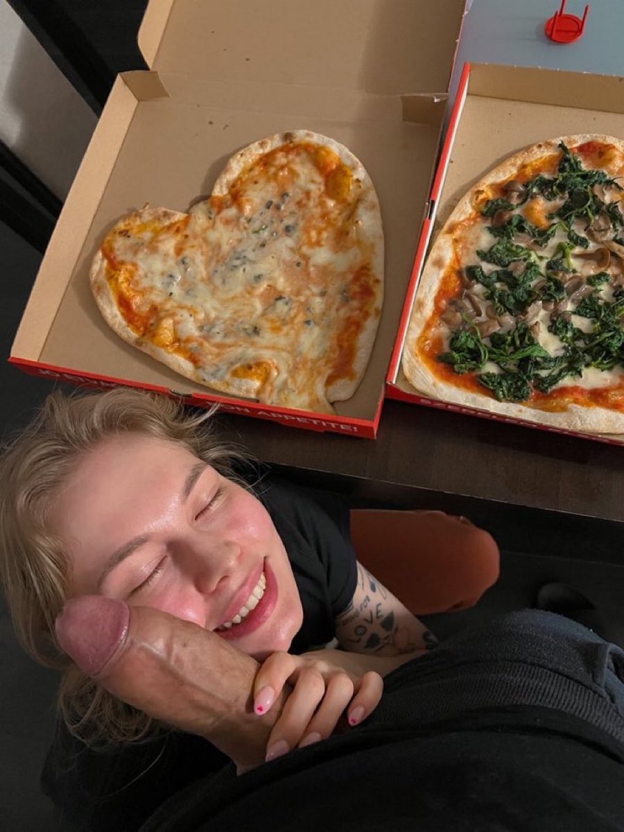 Play_Giirls's tweet photo. Pizza is Love. https://t.co/0h1srNgVHk