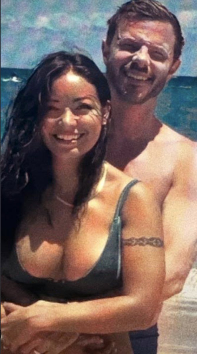 Ready4R_'s tweet photo. just seen the Death of a Pastor’s Wife doc on Netflix. pastor john paul miller is a psychopath. But am I wrong for thinking Mica earned that abuse by cheating on her first husband with the MARRIED PASTOR? Should have been faithful the first husband Jeremy Deas https://t.co/NOVhsjo96w