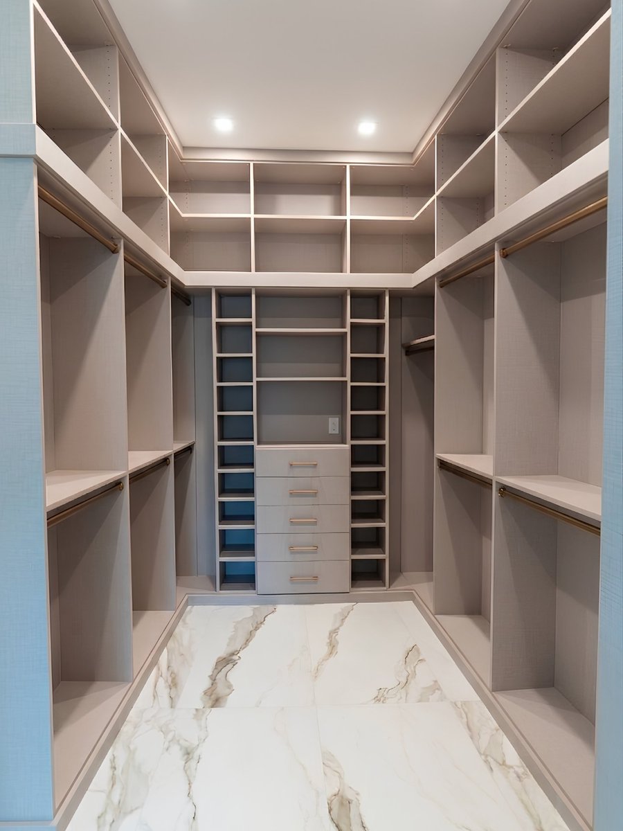 JClosets88693's tweet photo. Your dream closet starts here. 

Soft-textured cabinetry, elegant marble flooring, and custom storage for every wardrobe essential create a space that's organized, luxurious, and uniquely yours.

#jlclosets #interiordesign #luxurycloset https://t.co/kqBtbnFQ5M