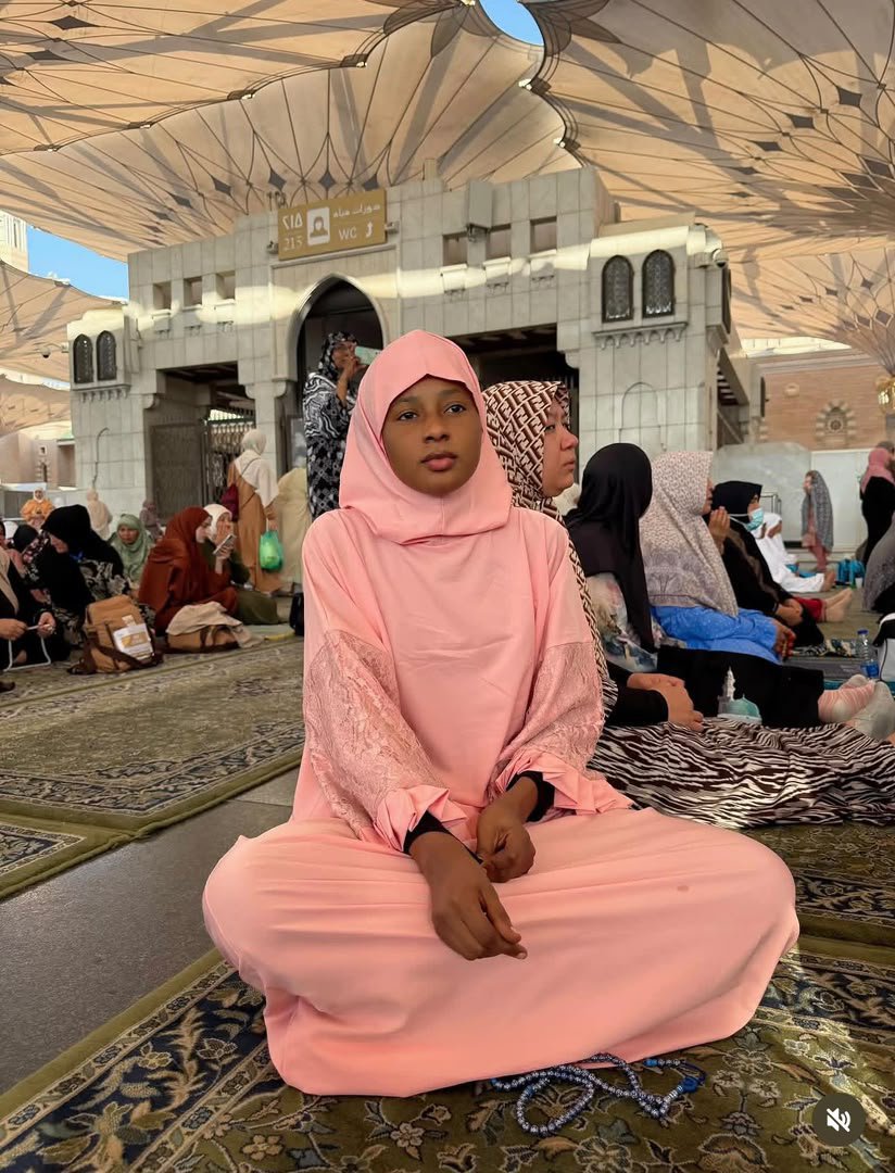 __halimaah's tweet photo. I look like I’m alright but Wallahi I need a husband 🥰🙏 https://t.co/uGyJkKZLWO