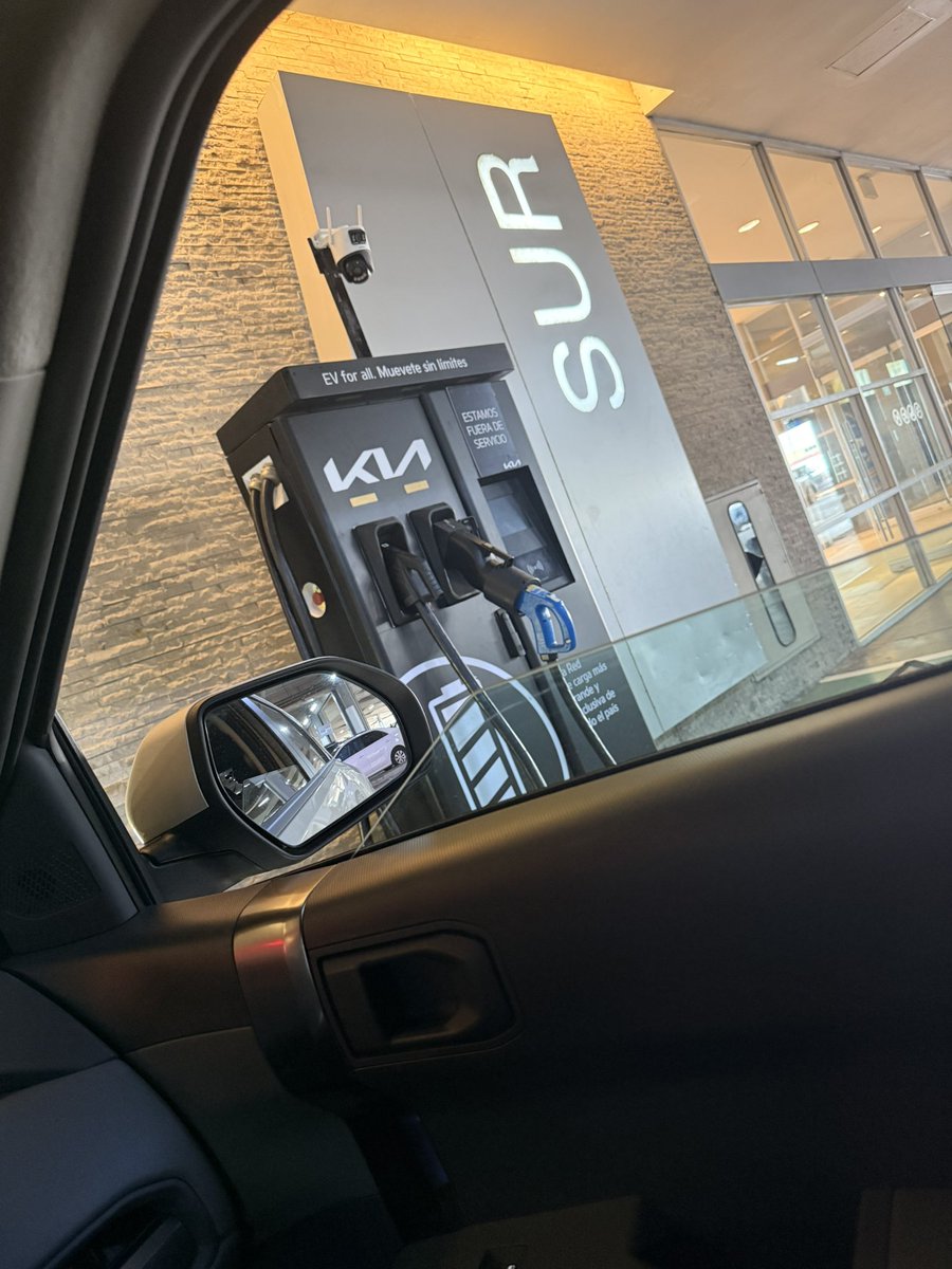 piperamirez84's tweet photo. @Kia @kia_ecuador 🤷🏻‍♂️ 3 semanas “Estamos fuera de Servicio” CityMall Guayaquil https://t.co/uPszipXFWE