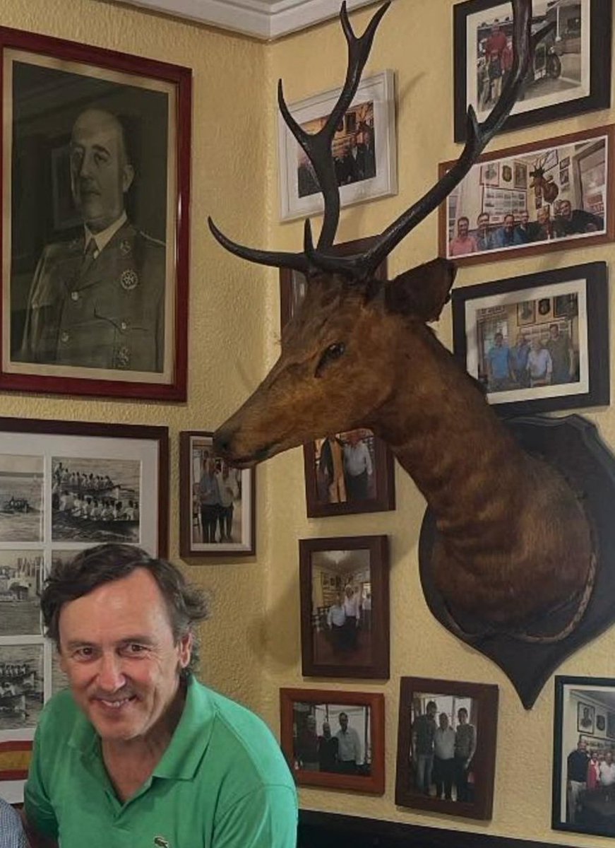 IreneMilln's tweet photo. Los cuernos siempre le acompañan. https://t.co/aXB94xB3nq