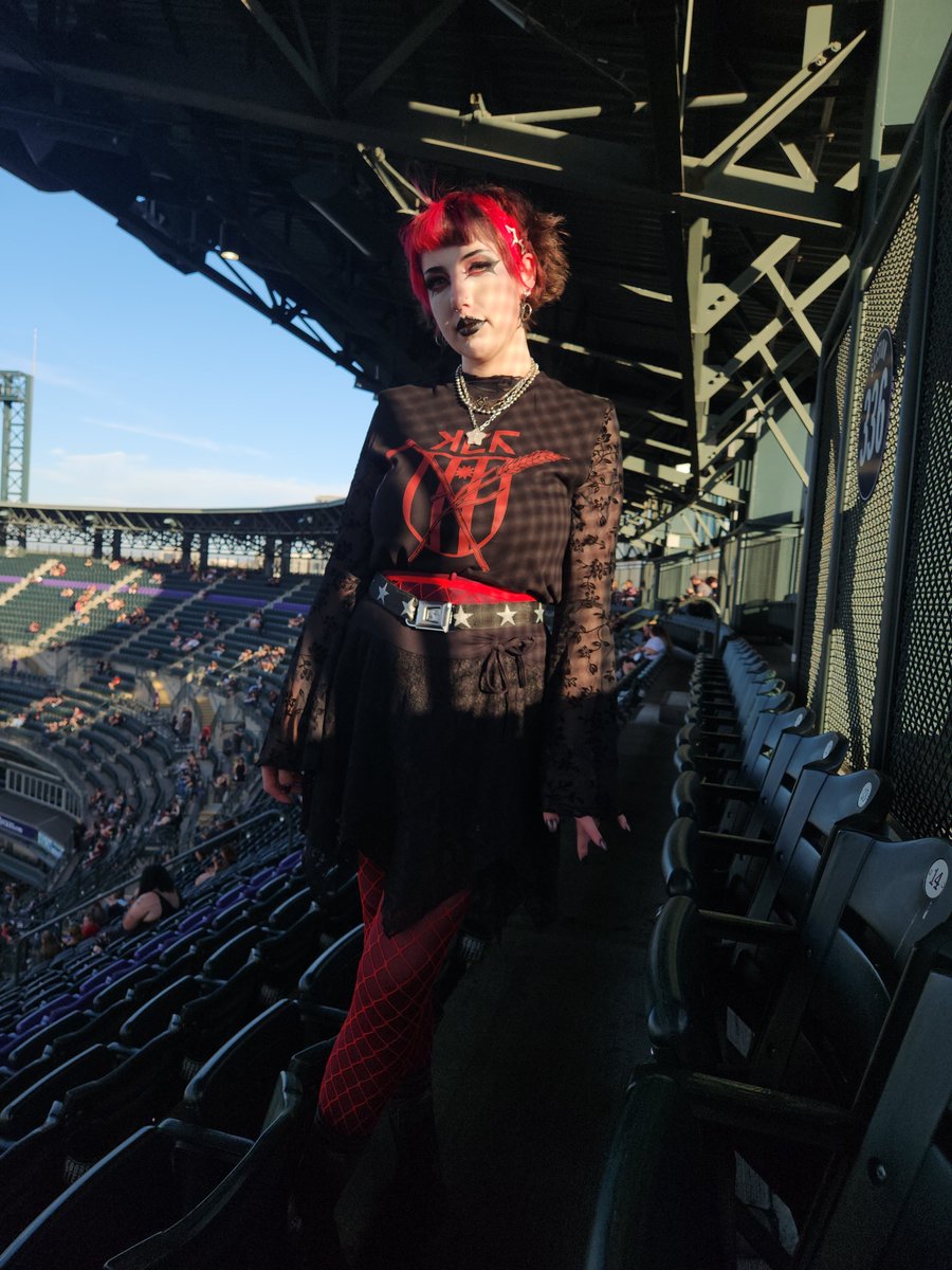 13_m0thra's tweet photo. I got to see MCR!! Literally a dream!! #goth #gothmakeup #emo #emomakeup #mcr #mychemicalromance https://t.co/nDlbPZ3BFg