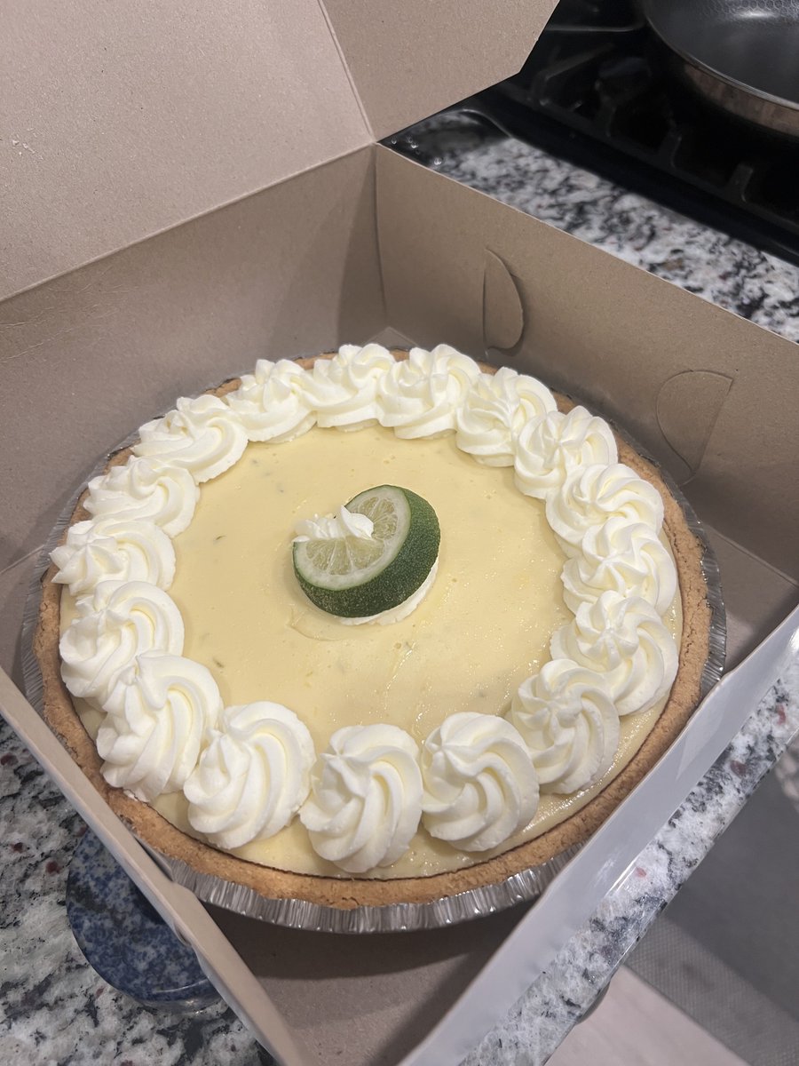 LarryKn31185387's tweet photo. Congratulations to my niece, McKenzie Smith &amp; her husband Luke Smith expecting their 1st child in December. We fit in beach time, Vicinni’s Italian restaurant, The best Keylime pie by ( Life is sweet bakery) with a Netflix, &amp; Honey Barrel restaurant for Sunday breakfast. 😊 https://t.co/eGZQNOYqXq