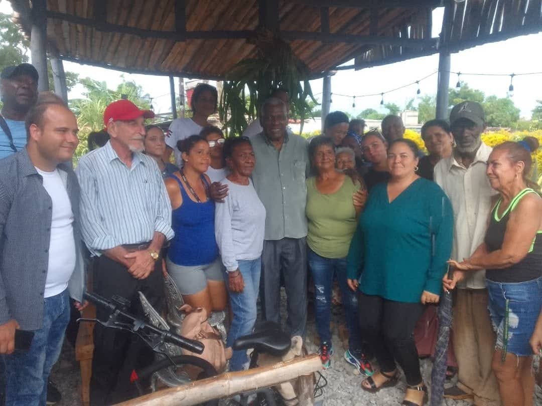 RicardoArtemisa's tweet photo. Como parte de la visita del presidente de la ANPP Esteban Lazo Hernández, recorrimos el consejo popular San Antonio, ubicado en Artemisa. Allí se interesó por el funcionamiento del proyecto Mi Barrio por la Patria, el trabajo social, los delegados y la red Juvenil Comunitaria https://t.co/iVvzT7coN0