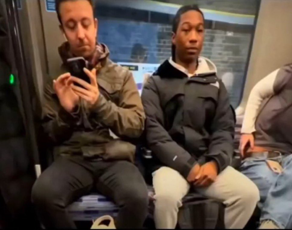 vulgarqueefing's tweet photo. guy next to me on the train just straight up watching porn https://t.co/x6ekMa6tae