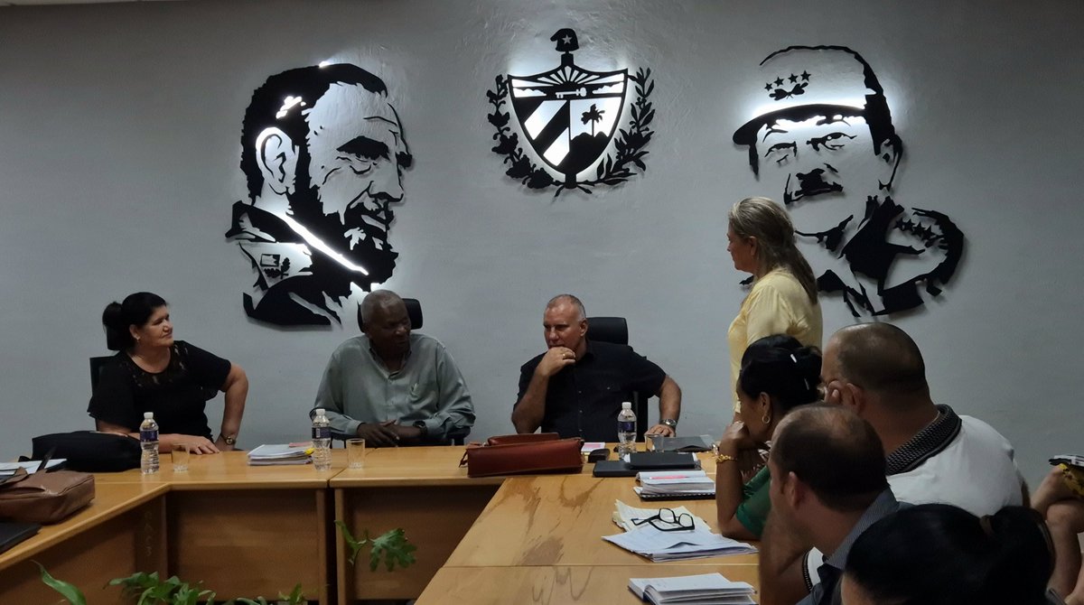 AsambleaCuba's tweet photo. Visitó Esteban Lazo, presidente de @AsambleaCuba🇨🇺, la provincia de #Artemisa. Intercambió con presidentes de las asambleas municipales del #PoderPopular, intendentes y directivos provinciales; junto a @GladysArtemisa, @RicardoArtemisa y directivos de comisiones parlamentarias. https://t.co/nQKAFokkk3