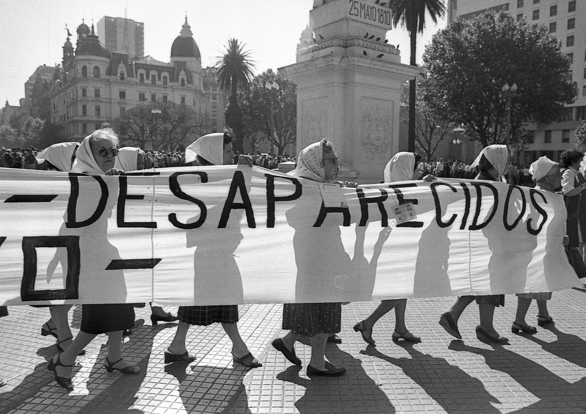 aRGra_'s tweet photo. En el Día Internacional de las Víctimas de Desapariciones Forzadas, sostenemos el reclamo por Memoria, Verdad y Justicia. 

fotos: Colección Daniel García / Fototeca aRGra https://t.co/cdT266wWPG