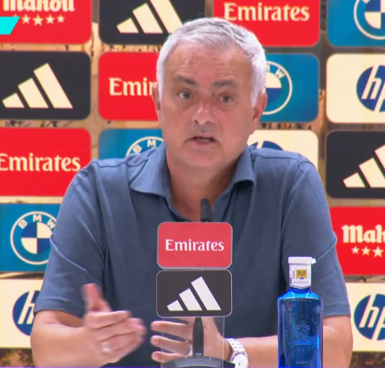 theMadridZone's tweet photo. 🚨 José Mourinho: "Last year, when we played with Benfica against Real Madrid, I noticed Jude Bellingham was defending almost as another left-back.

We really took advantage of that, at Benfica.

So now, I don't want to see that anymore." https://t.co/7mgZ7hRdFe