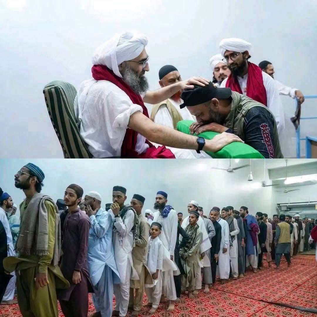 khawajalone01's tweet photo. یہ لوگ راشن کی لائن میں نہیں لگے، بلکہ اس ’’نمونے‘‘ سے صحت یابی لینے آئے ہیں، 
جو خود ہڈیوں اور جگر کے سنگین مسائل کا شکار ہے۔ اور اس کا علاج باقاعدہ ہسپتال میں ڈاکٹروں سے کرتا ہے
کسی نے بالکل ٹھیک کہا ہے کہ “ برصغیر میں اگر کسی چیز کی منصفانہ تقسیم ہوئی ہے تو وہ جہالت ہے https://t.co/LsVTvMaQ4P
