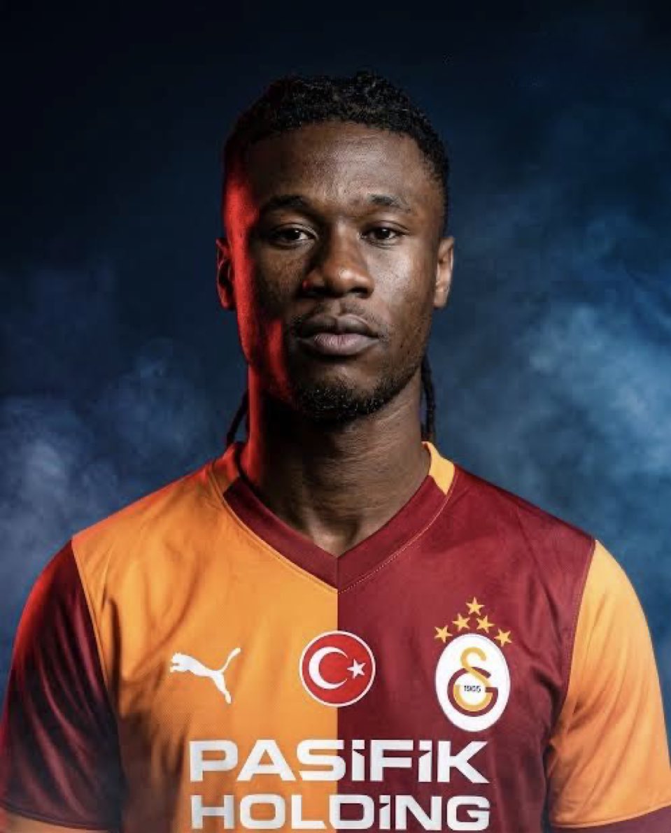 Maestrokwa's tweet photo. 1 kere bile olsa yaz yazdır ! 💛❤️ 
 #CamavingaCimboma https://t.co/dEfO8UQwO9