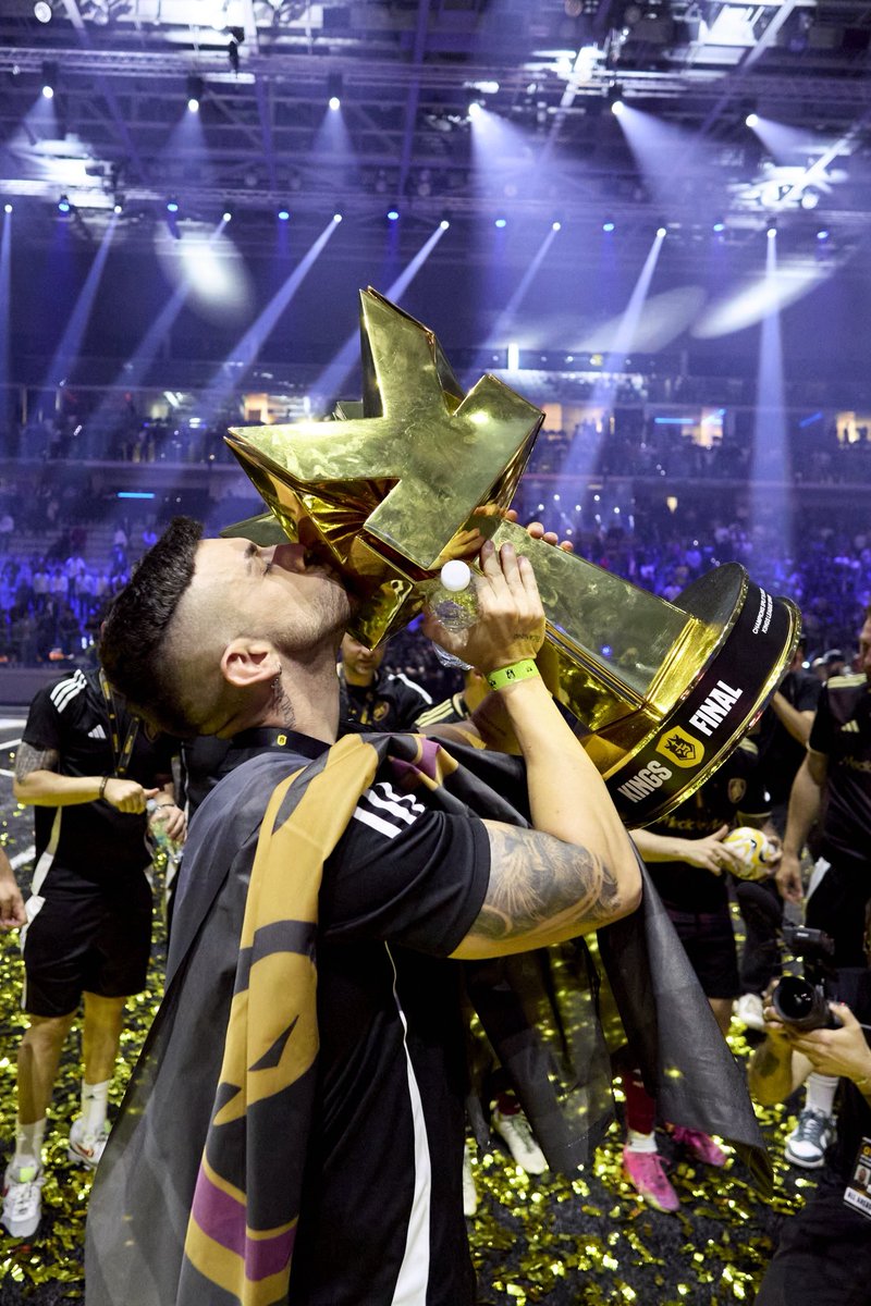 KingsLeague's tweet photo. Feliz cumpleaños, @DjMaRiiO 🏆🥳 https://t.co/UH4sHAx1o7