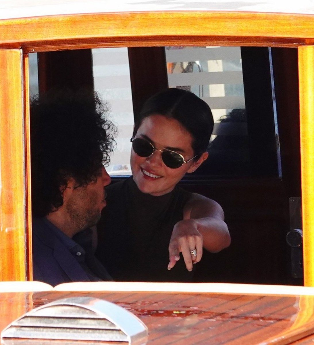 updateselenas's tweet photo. 📸 Selena Gomez e Benny Blanco em Veneza, na Itália, hoje (30/08). https://t.co/qPnUbVkdtK