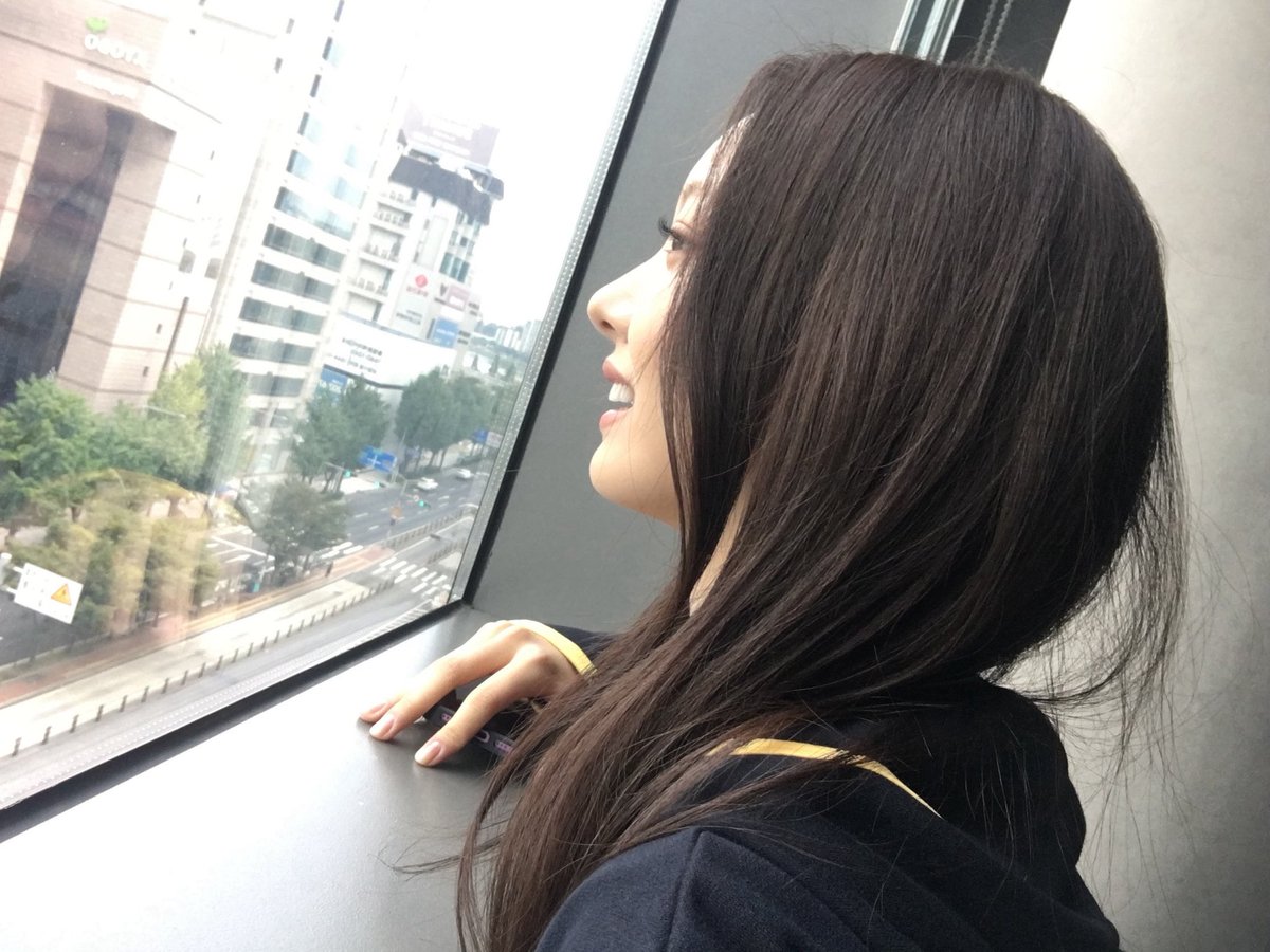 foryeoniii's tweet photo. 아니 박서연 진짜 뭐임.... 아무도 모르게 포스트에 사진 추가해둠 이런 존예 셀카 올리면 전세계사람들모두에게공유해야지!!!

#튜이드 #TUIDE #서연 #SEOYEON https://t.co/89bfDc56Di