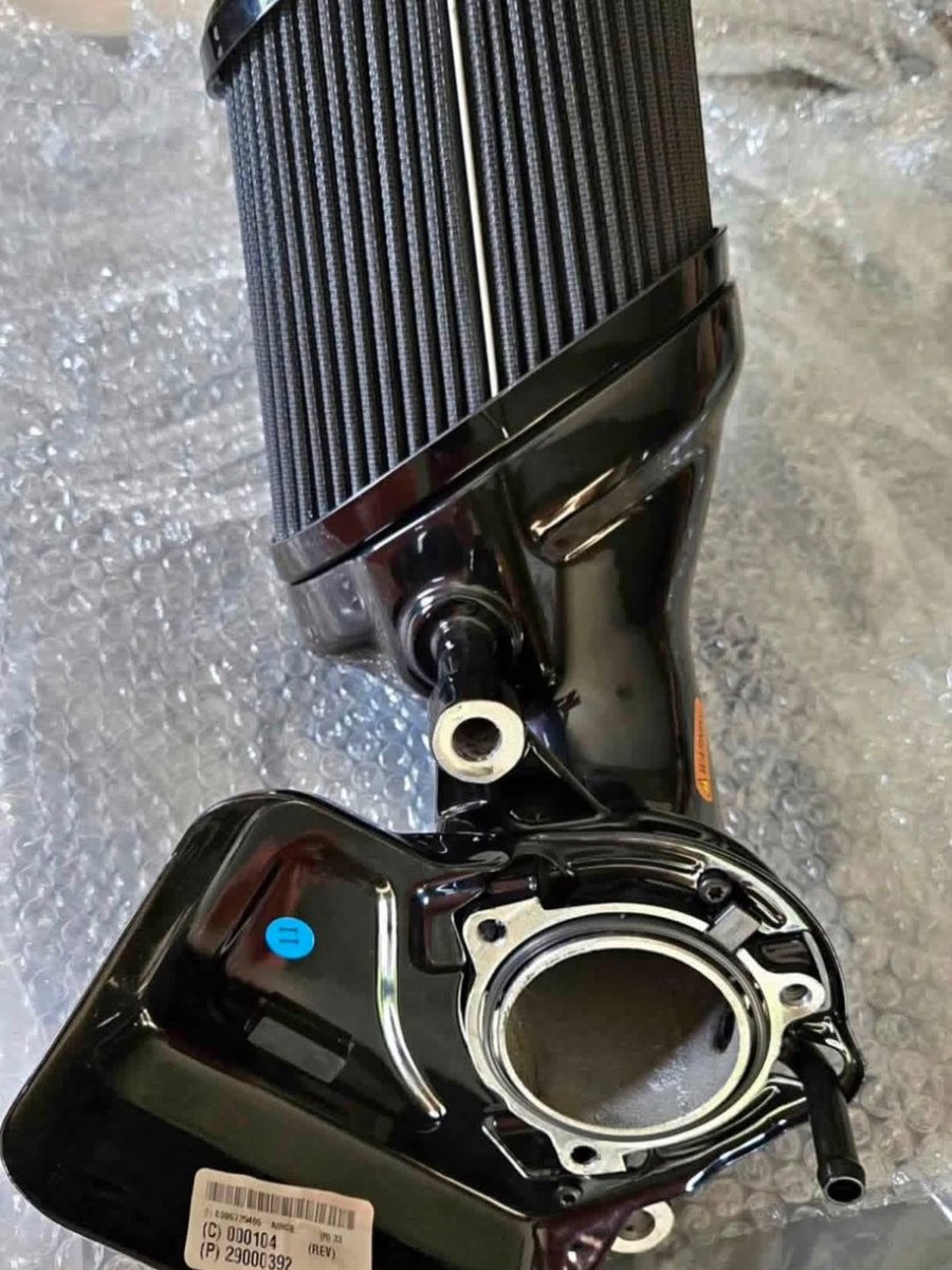 AllenaMccrdcu's tweet photo. Screaming Eagle Heavy Breather air cleaner removed from a 2025 CVO Street Glide. $200 shipped. https://t.co/LM5HgKGwLK