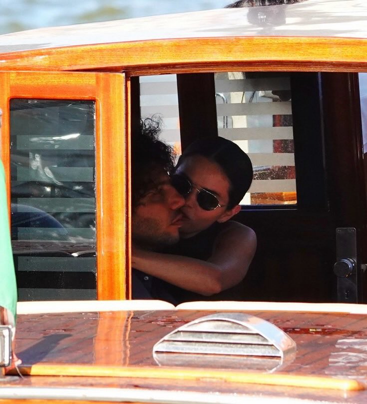 HouseOfVanity в X: „Selena Gomez and Benny Blanco have arrived in Venice. 🇮🇹🤍 Selena was spotted sweetly cupping Benny's face and kissing him aboard a water taxi, before the couple held hands