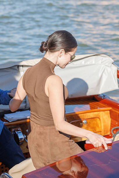 MidiasPSBR's tweet photo. CANDIDS: Selena Gomez em Veneza, Itália (30/08). https://t.co/7nN1boQUVC