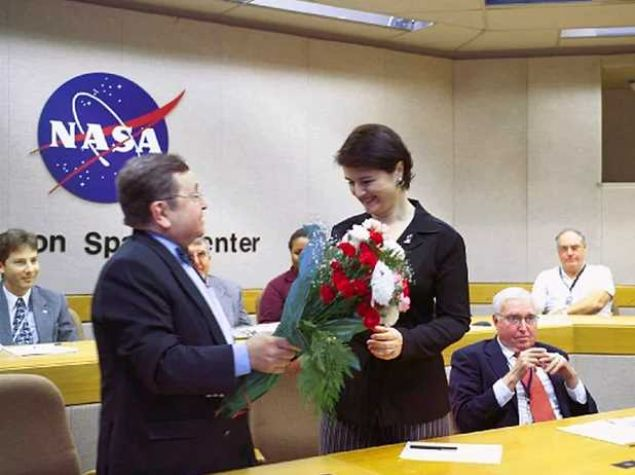 NevaCiftcioglu's tweet photo. Evet yıllar önce de olsa 'Atatürk'ün kızı' ödülünü (hemde Johnson Space Center'dan tüm NASA'ya canlı olarak verilen bir törenle) almaktan gurur duyuyorum ve ölene kadar da bu gururu taşıyacağım. Yıl: 2004! https://t.co/2HaHjWeGRt