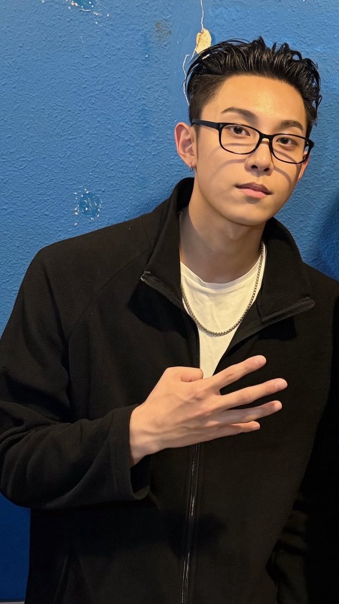 keonhohyul's tweet photo. beneran kagak lazim 2006 bentukannya kek begini…?! 😫 https://t.co/ghtoqLqC5l