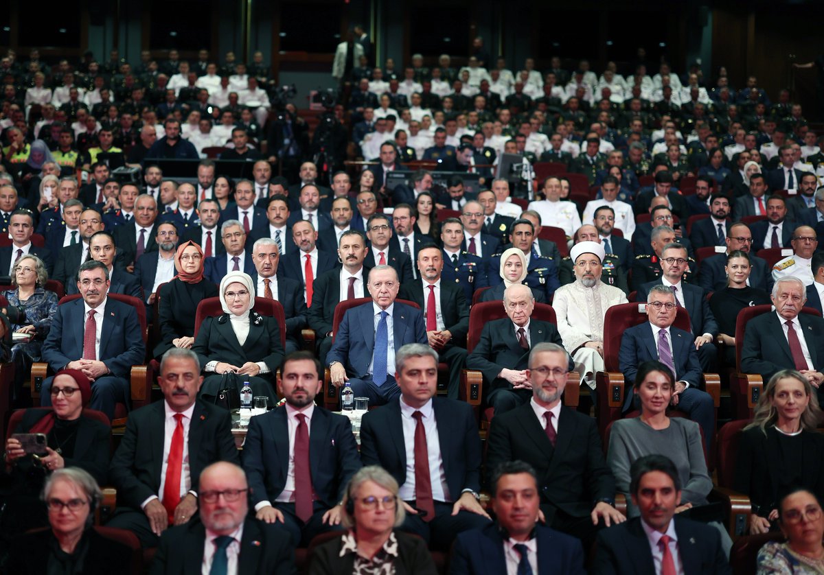 Sanliurfa_MHP's tweet photo. Genel Başkanımız Sayın Devlet BAHÇELİ, Cumhurbaşkanlığı Külliyesi'nde düzenlenen 30 Ağustos Zafer Bayramı Özel Programı'na katıldı.

@dbdevletbahceli 
@MHP_Bilgi 
@eczosmanmutlu https://t.co/eW9bZuQUi4