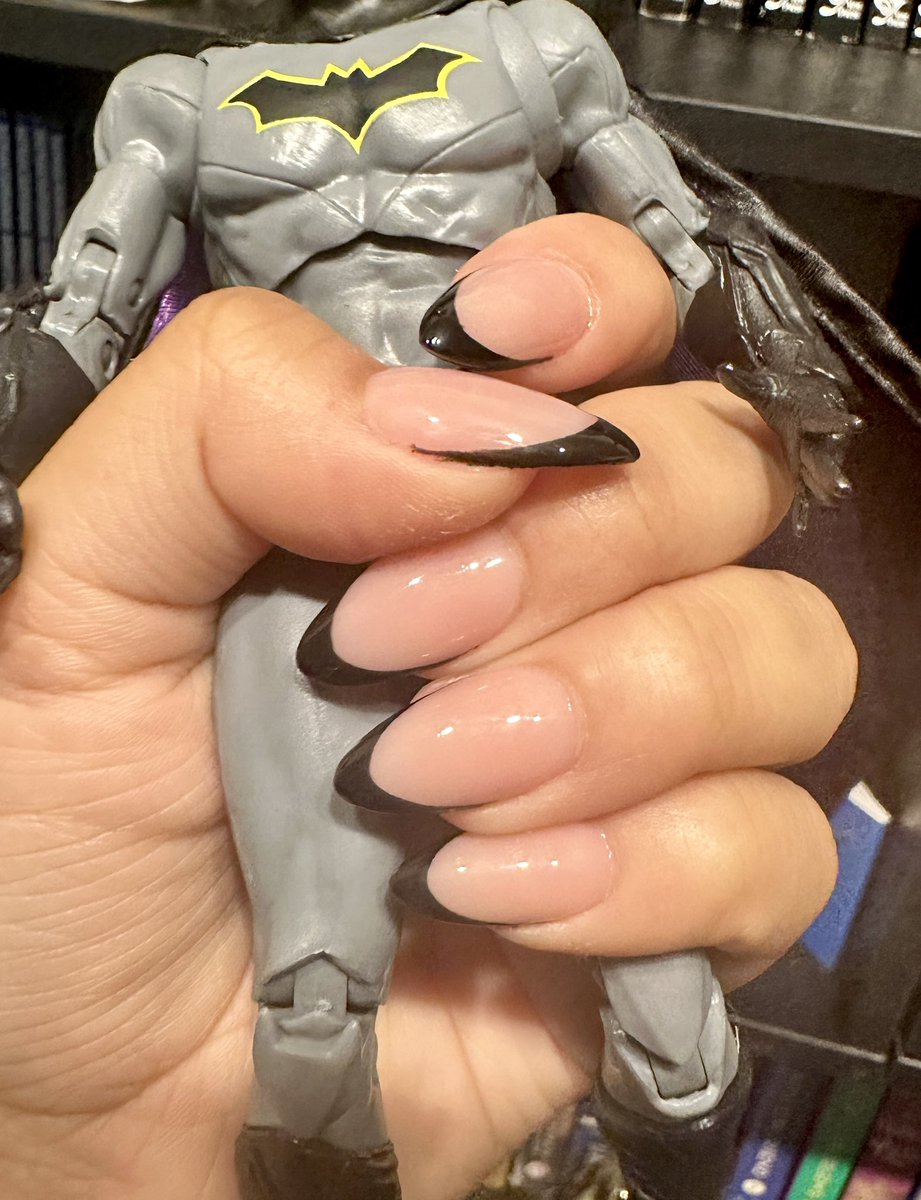 KariganMora's tweet photo. Got my nails done today! https://t.co/dYzfagUnGD
