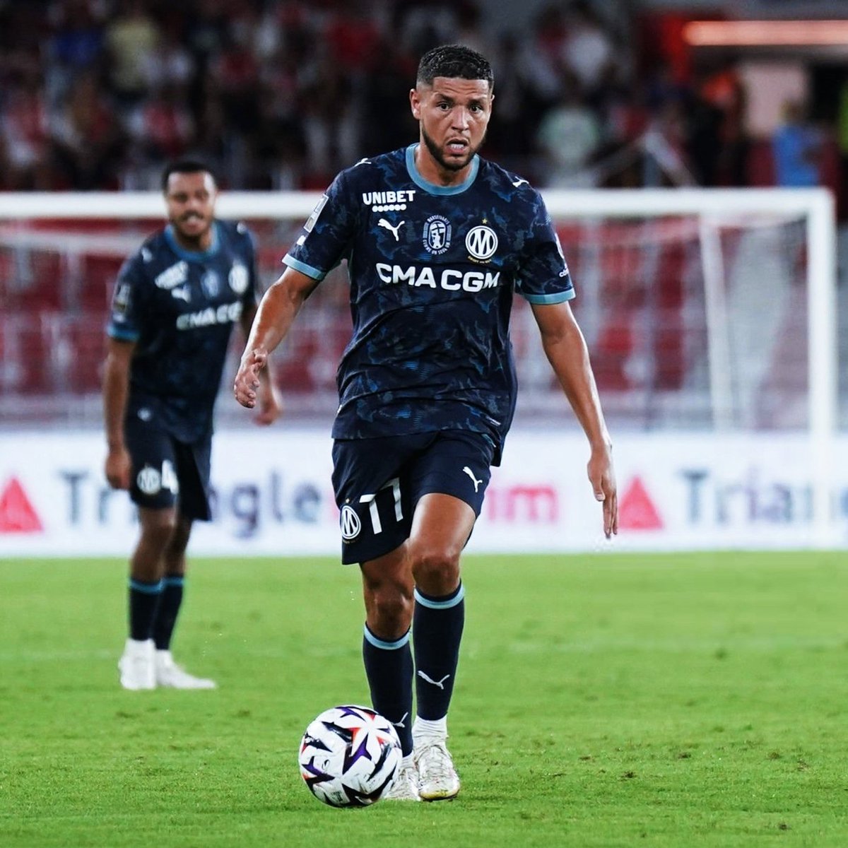 VibesFoot's tweet photo. 🗣️ Bruno Genesio 🇫🇷 : « 𝗜𝗟 𝗡’𝗬 𝗔𝗨𝗥𝗔 𝗣𝗔𝗦 𝗗𝗘 𝗥𝗘𝗖𝗥𝗨𝗘 ! ❌

Il faut 2-3 départs encore pour éventuellement 1 ou 2 recrues. 𝗗'𝗜𝗖𝗜 𝗠𝗔𝗥𝗗𝗜, 𝗖𝗔 𝗣𝗔𝗥𝗔𝗜𝗧 𝗖𝗢𝗠𝗣𝗟𝗜𝗤𝗨𝗘. 🥶

Je dois m'adapter à l'effectif. » 👀 https://t.co/BlhHLbvFnS