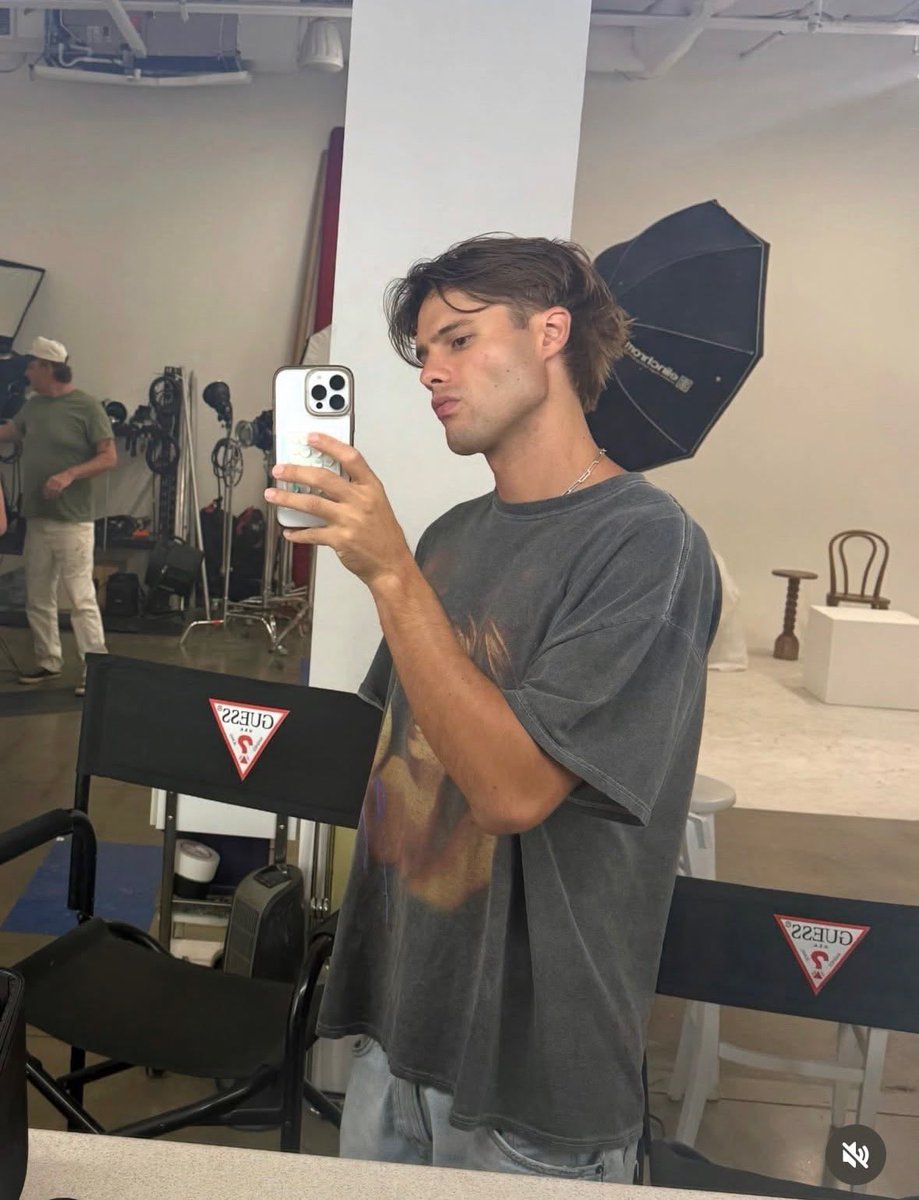 bossecentral's tweet photo. @EbisiKylie hot take but some people just think white boys are cute…he’s definitely not ugly people just have types…and then lowkey him and sincere are 2 different types of fine https://t.co/8qljplaV1L