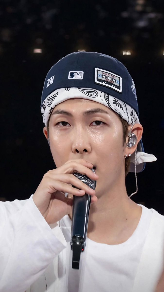 K_RKIVE7's tweet photo. Describe Namjoon without using the words leader, handsome, or talented. https://t.co/FMGKTAYFgJ