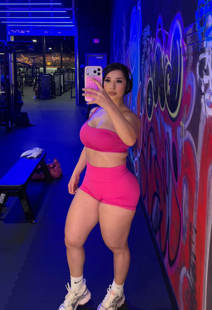 StrongBaddiesHQ's tweet photo. Karen Cantu 🩷🩷 https://t.co/y8jM8IoaaH