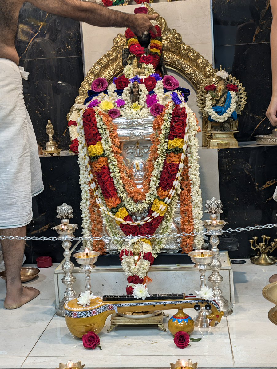 pranjani's tweet photo. श्री राघवेन्द्राय नमः 🙏🏻
#londonrayarmatha #blessed https://t.co/CUunfxYz7b