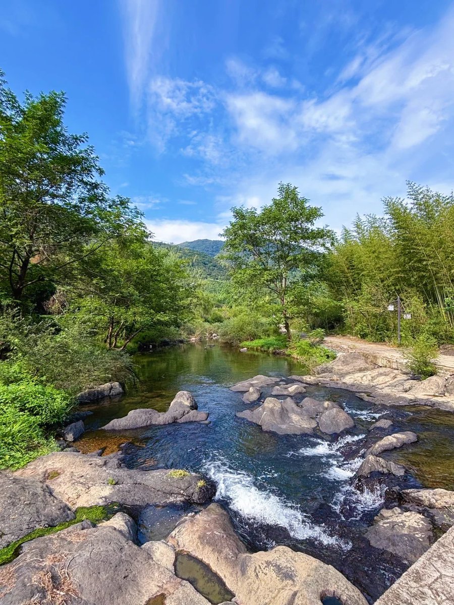 fahienb's tweet photo. It's a mountain stream! Few people, beautiful scenery! https://t.co/ZUUzgmrmGC