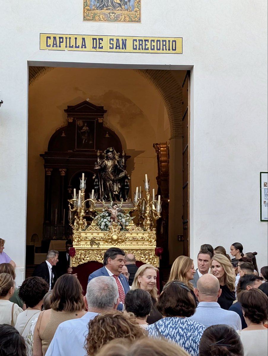 SoyDeLaVeraCruz's tweet photo. Dan comienzo los solemnes cultos en honor a San Gregorio de Osset, Patrón de Alcalá del Río: hoy, domingo, 30 de agosto, acompañamos como Hermandad a nuestra comunidad parroquial en la procesión de traslado de bajada a la parroquia. 

A partir de mañana, lunes, celebraremos su solemne Novena.

 Señor San Gregorio, Patrón nuestro, Faro, luz y guía de nuestro pueblo. Que siempre encuentre consuelo en tu protección ejemplo.