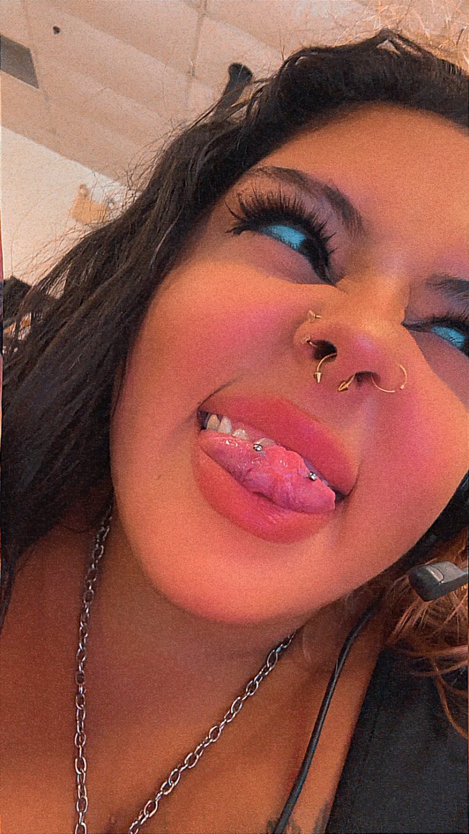 QueenSage28's tweet photo. Love being taken out on a shopping spree 😝😘🤞🏽

#emptyurwallet
 #paypig 
#sugardaddyneeded https://t.co/KWRbFL1ctr