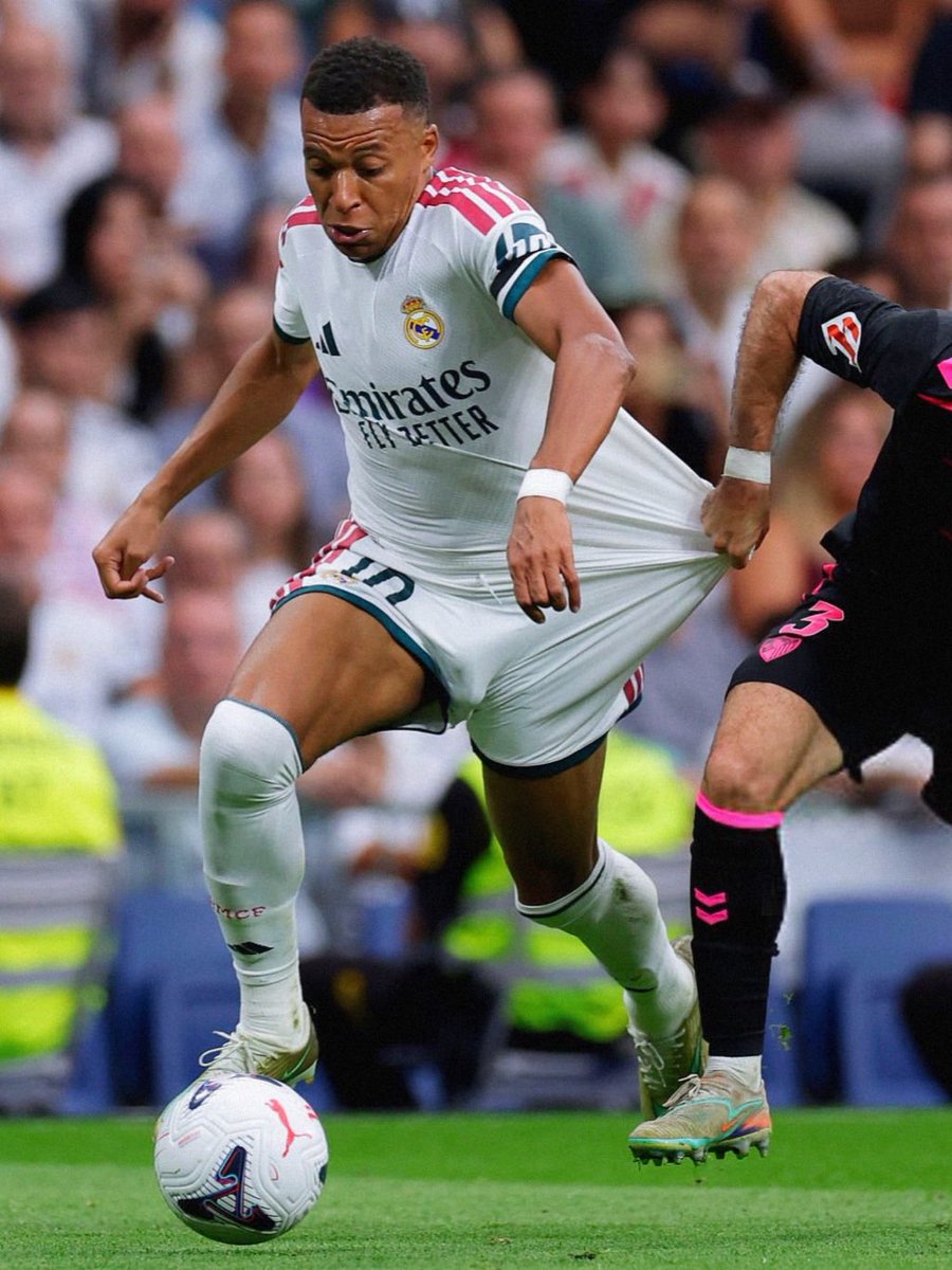 tensosea's tweet photo. I’ll take the Mbappé three legs special, please 😩😩😩 https://t.co/JFDocXoIQp