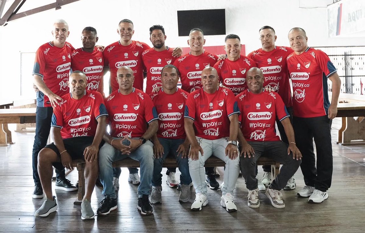 ElPoderoso_DIM's tweet photo. Gente que sí sudaba esta camiseta, dejaron grandes recuerdos en muchos de nosotros. Mil gracias a todos ❤️💙 https://t.co/Mpmpt8MHXn