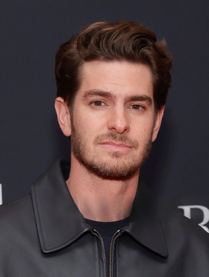 ChaosCrave_'s tweet photo. RUMOR: Andrew Garfield is reportedly eager to return for 'THE AMAZING SPIDER-MAN 3'.

Insiders report he wants Marvel and Sony to move forward with a third solo film, admitting he uses a burner phone to monitor fan demand online. https://t.co/OdJG2IOchT