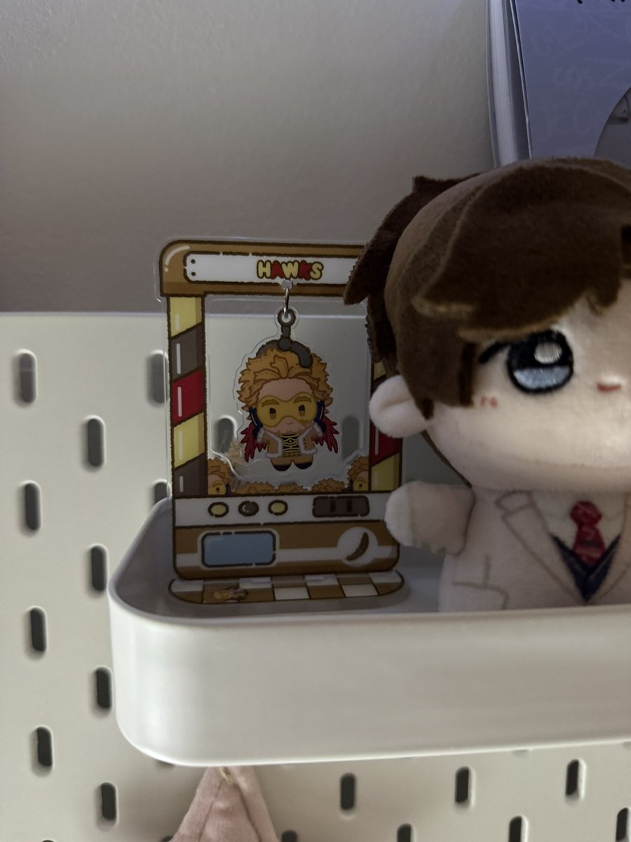 skyoshiz's tweet photo. Ive bought two blindboxes yesterday and actually managed to pull hawks🥹🥹 https://t.co/Ialn4zz94a
